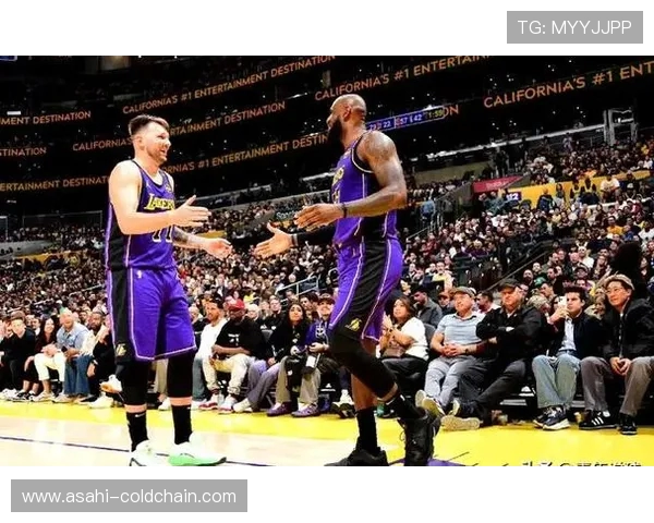 2014年骑士队与尼克斯队激战回顾球迷心中的经典对决时刻